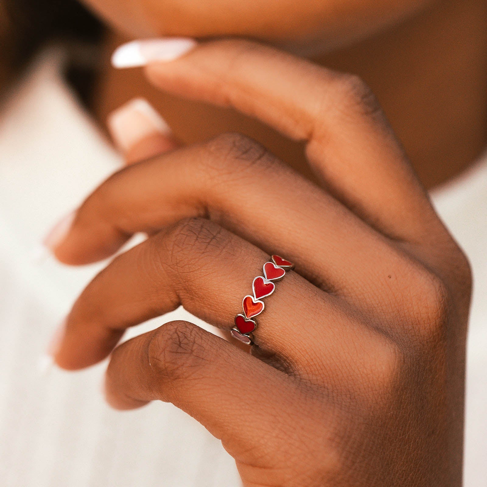 Love Hearts Band Ring - Image 3