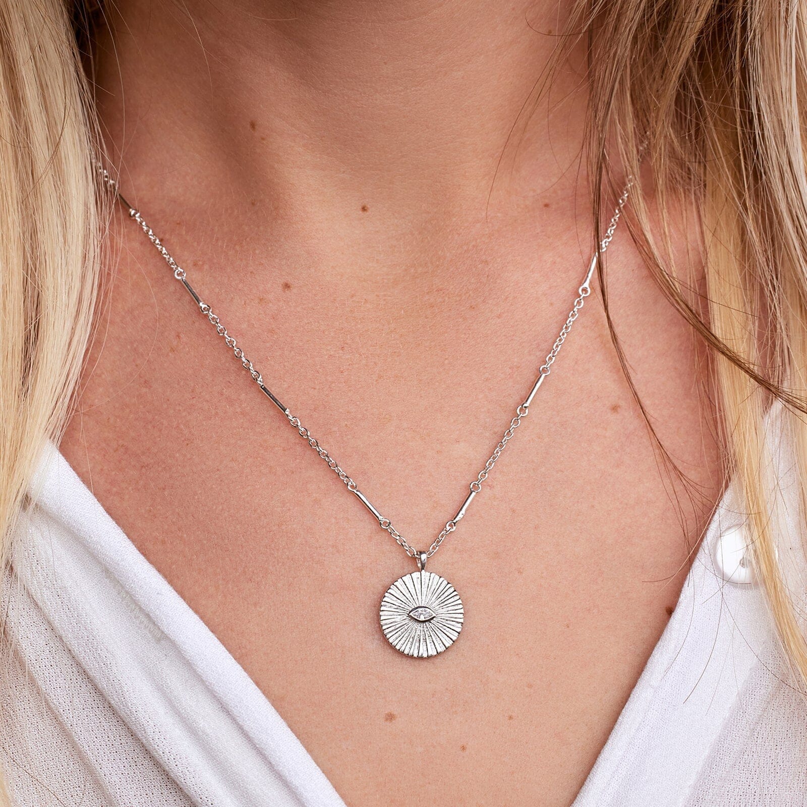 Protective Eye Pendant Necklace - Image 5