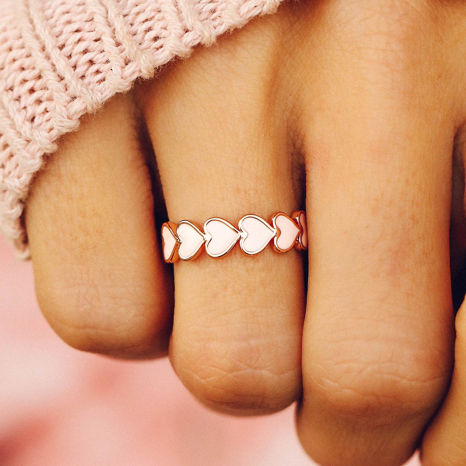 Love Hearts Band Ring - Image 4