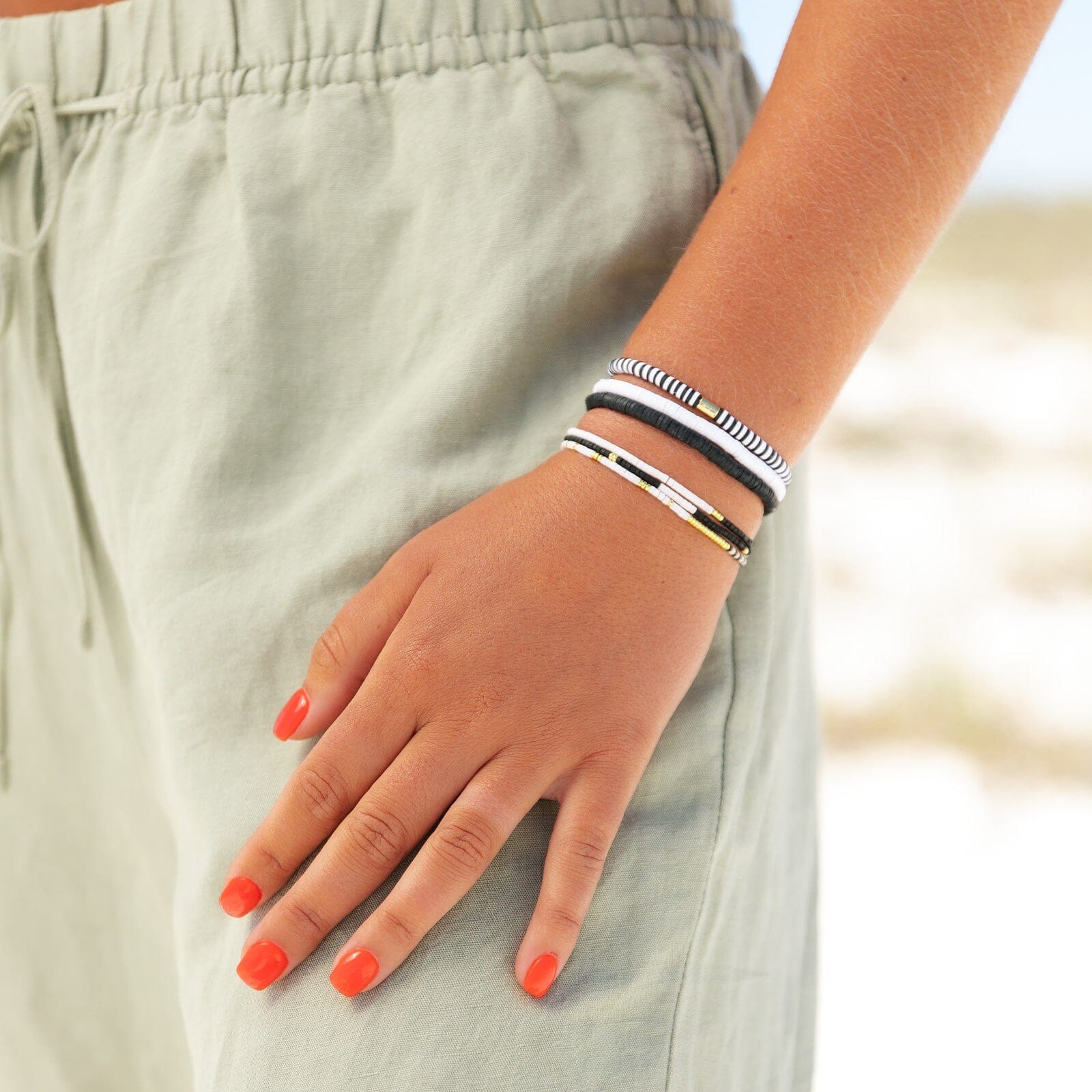 White Seascape Stretch Bracelet - Image 5