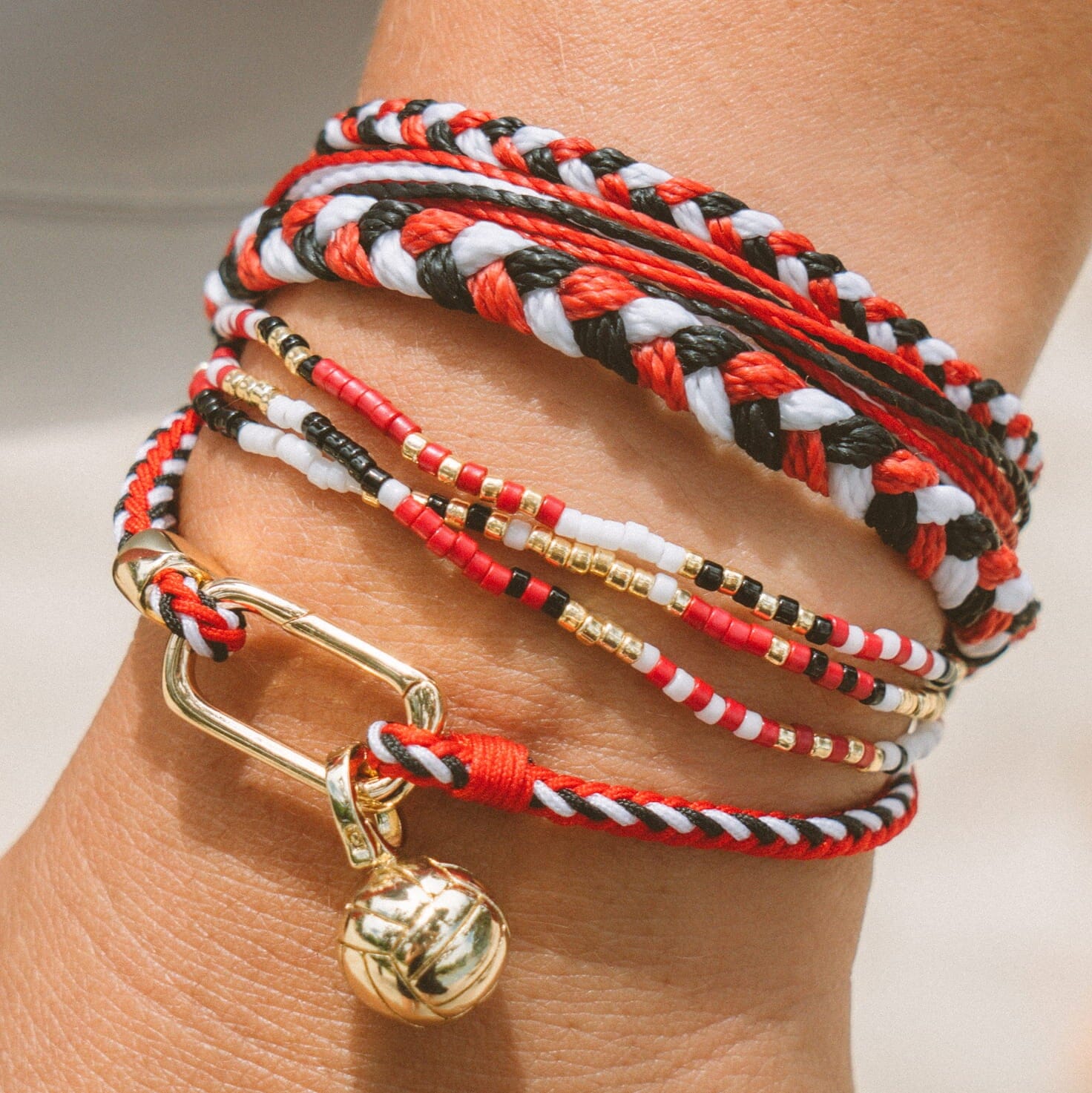 Red. Black & White Collection - Image 10