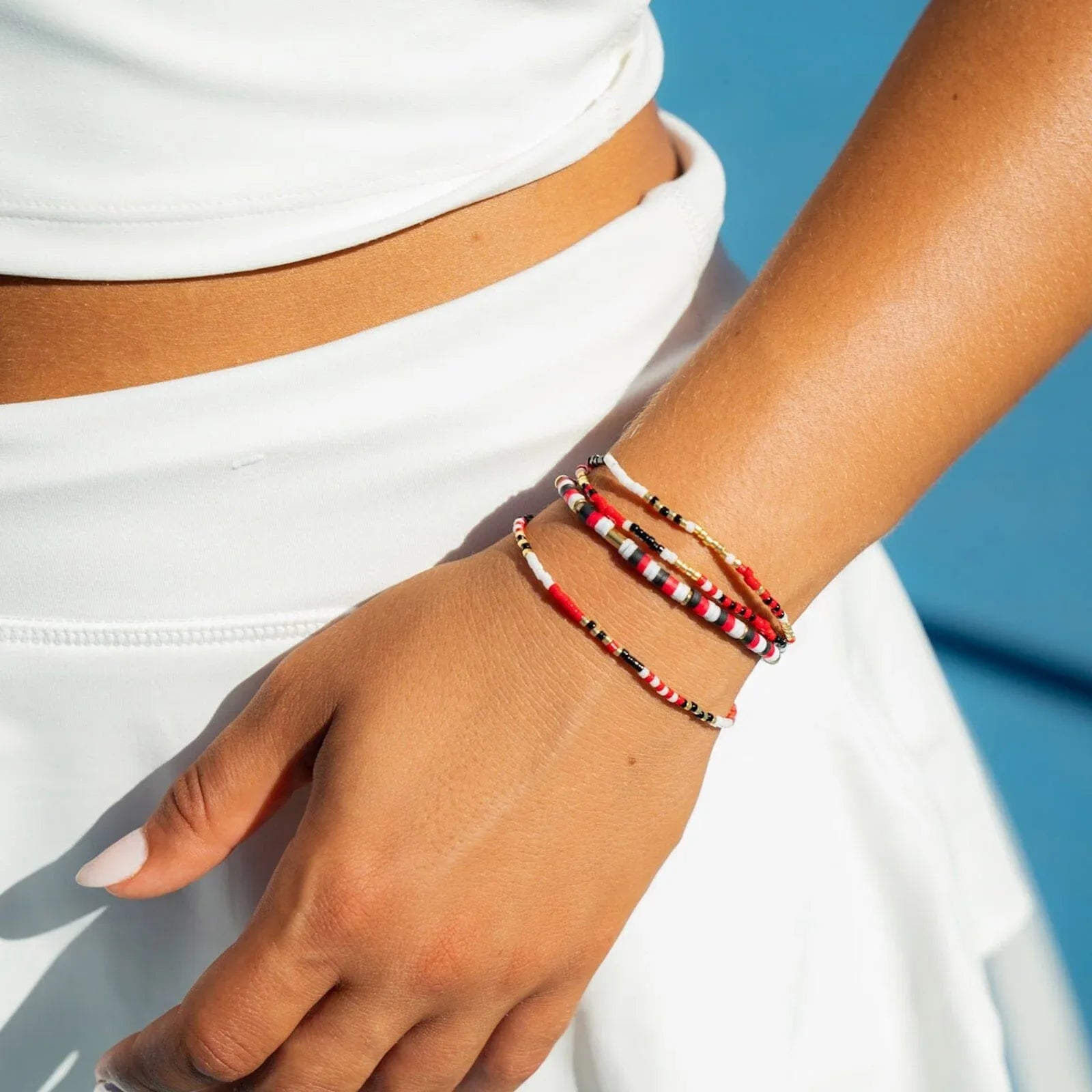 Red. Black & White Collection - Image 11